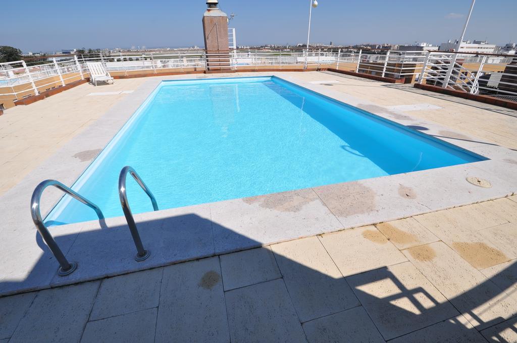 Apart Lisbon Pool Metro Garage Стая снимка